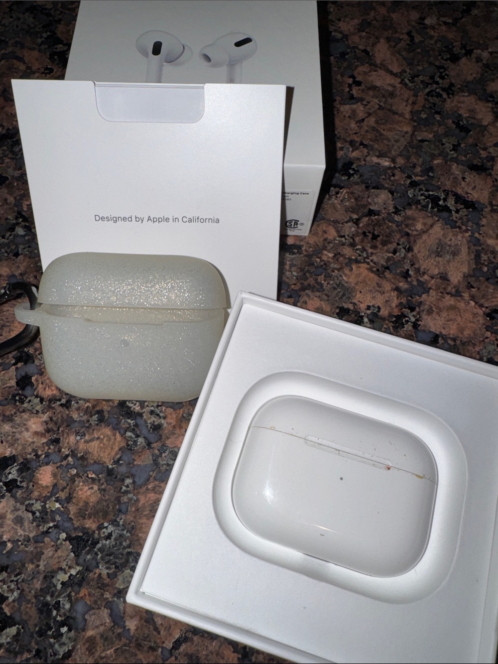 Apple AirPods Pro White Wireless Earbud Charging Case - original box rubber case